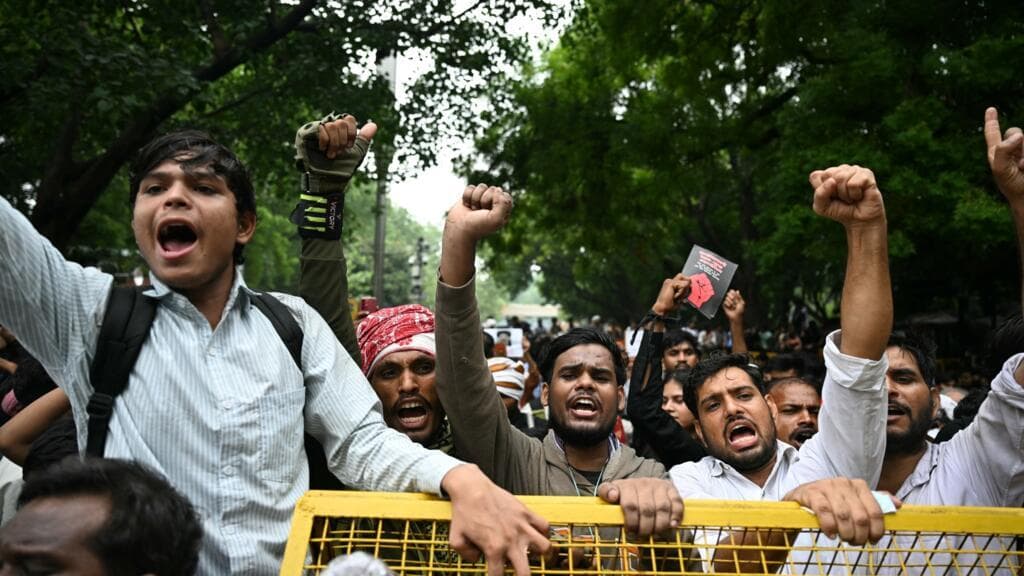 Student Protesters Call Off Demonstration After Government Concessions
